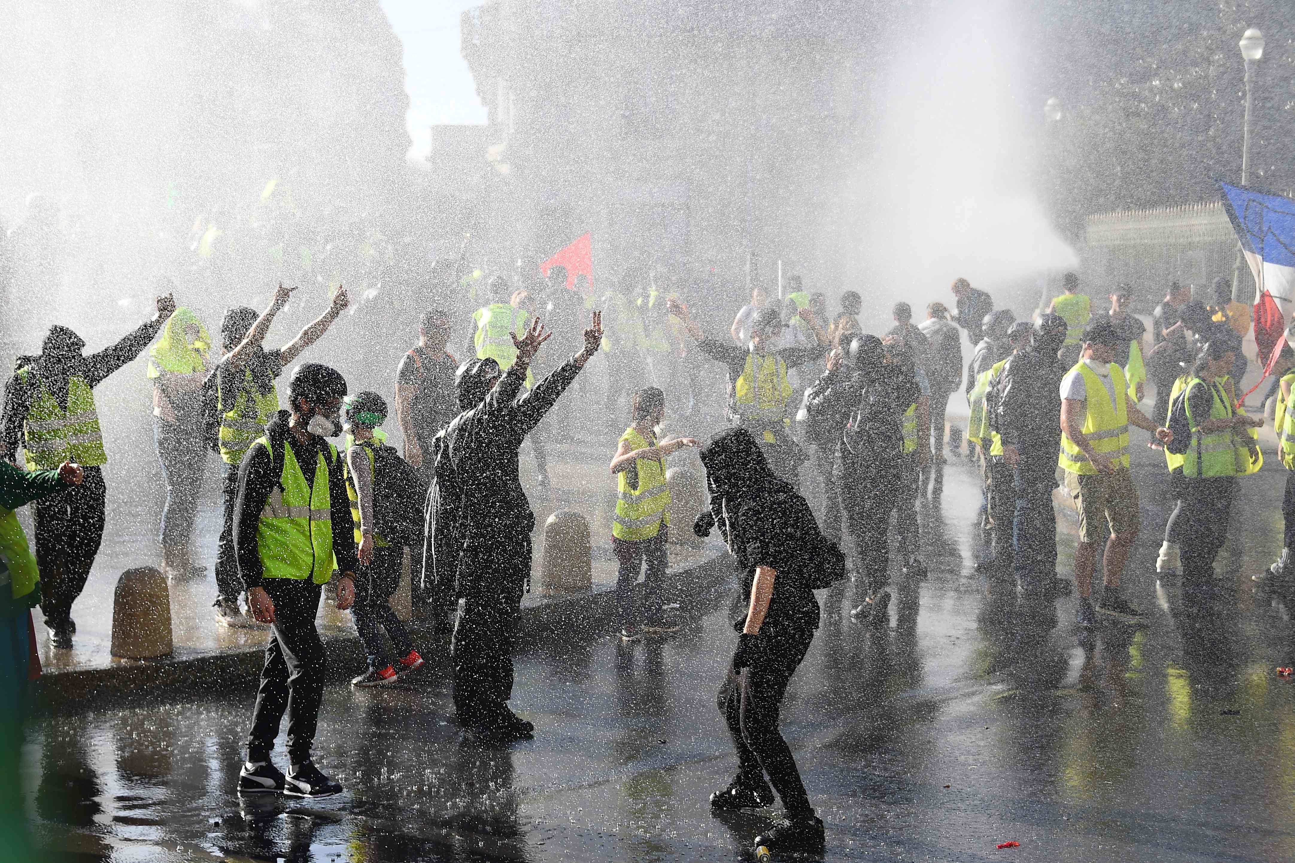 Aksi demonstrasi warga yang mengenakan rompi kuning di Prancis pada 23 Februari 2019. 