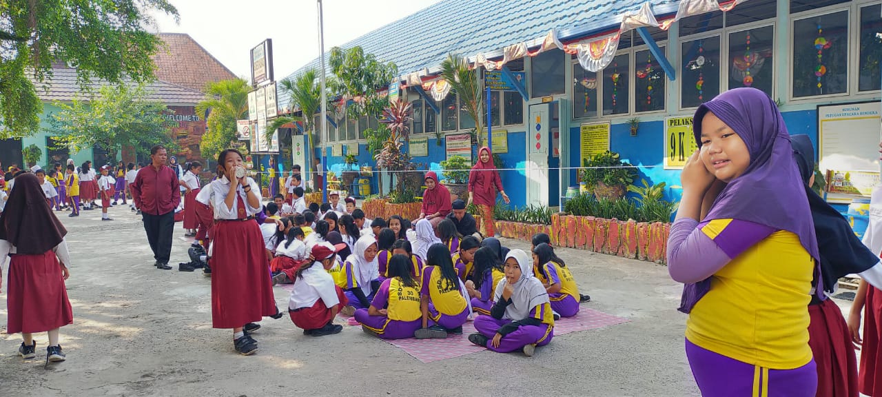 NikmatiPermainan Tradisional diluar Kelas: Nikmati Permainan Tradisional diluar Kelas