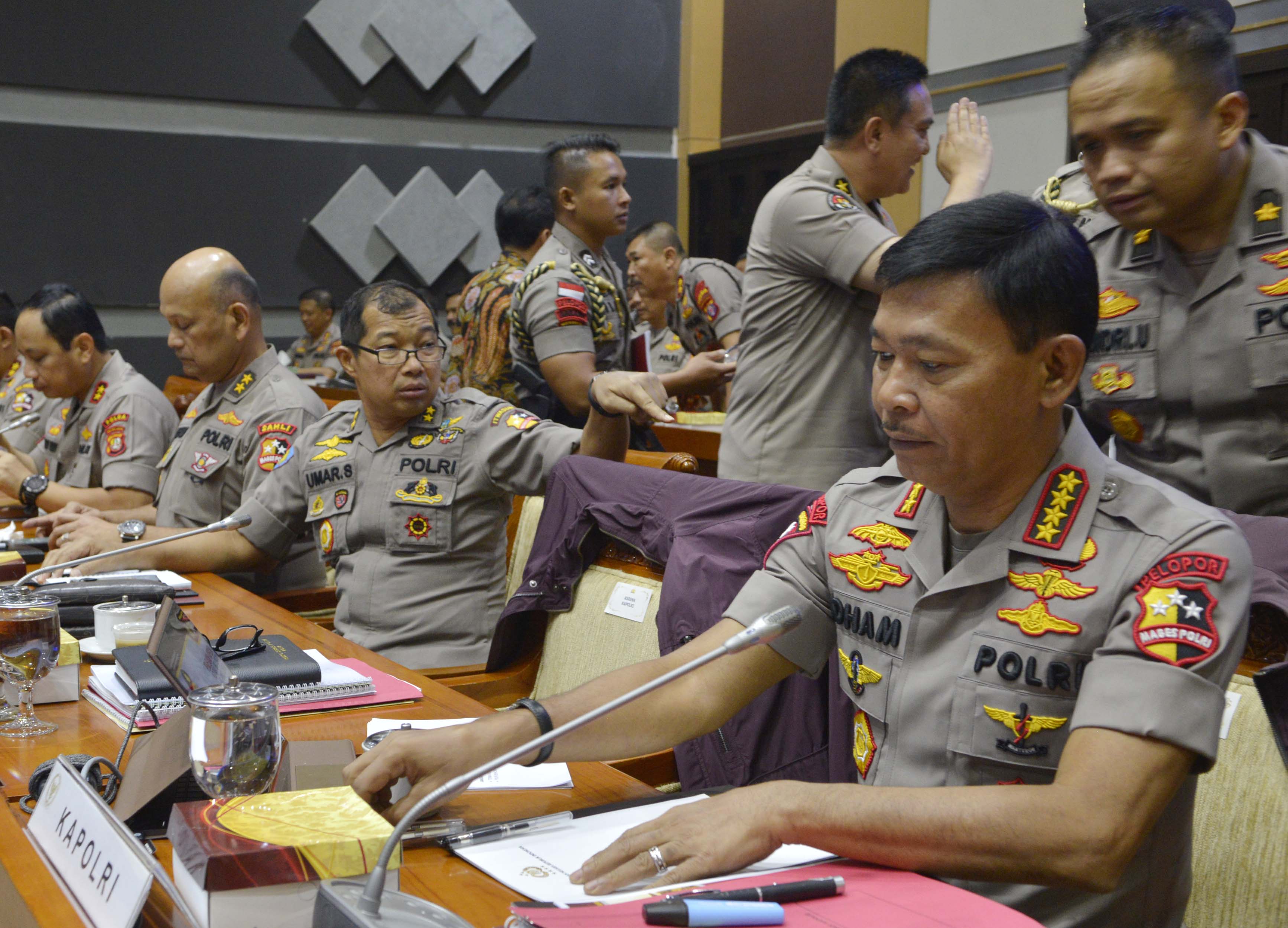 Kapolri Jenderal idham Azis saar RDP dengan Komisi III DPR di kompleks parlemen, Rabu (20/11)