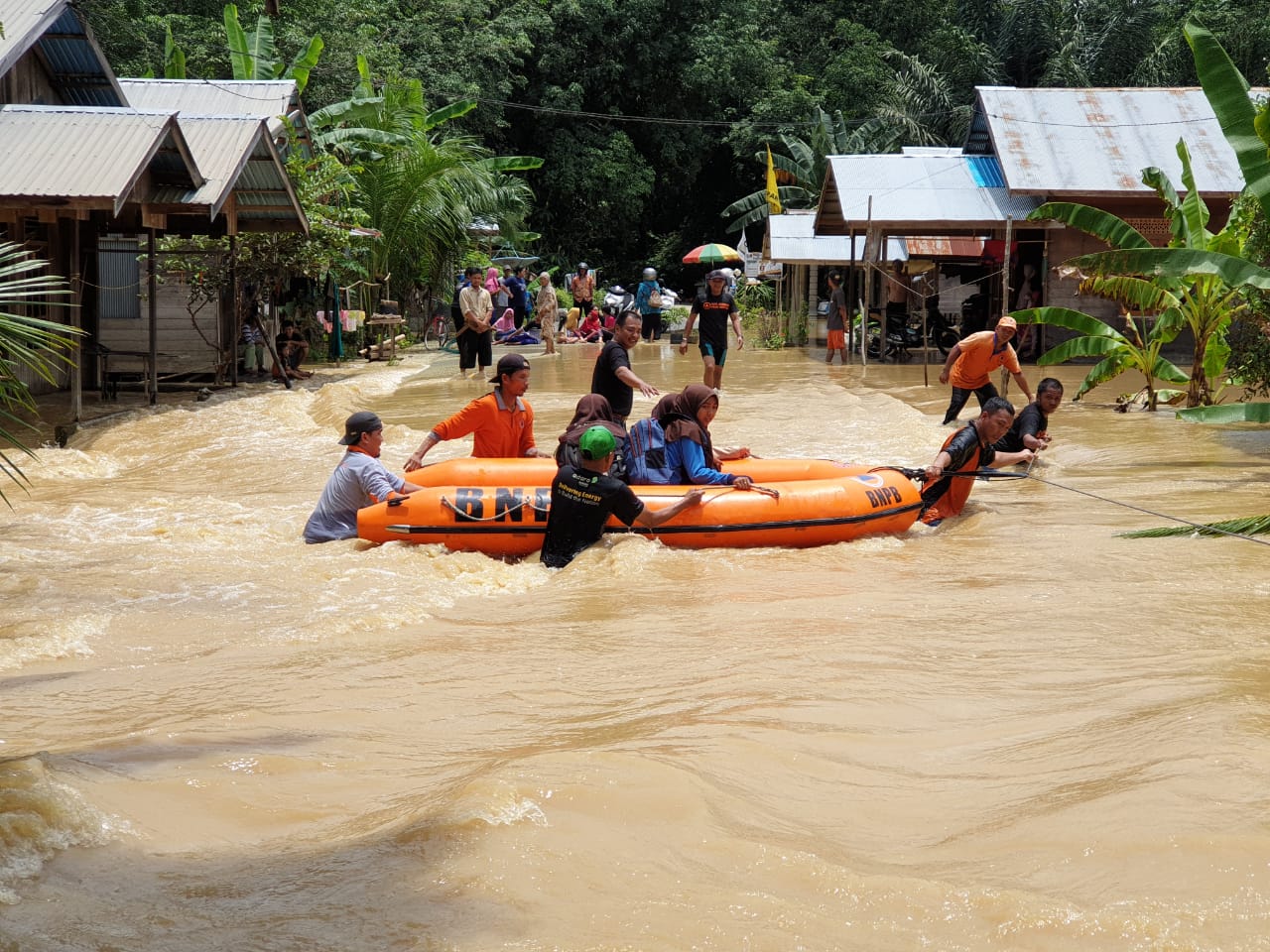 Banjir masih menjadi ancaman besar di wilayah Kalimantan Selatan, bahkan masuk dalam zona merah. 