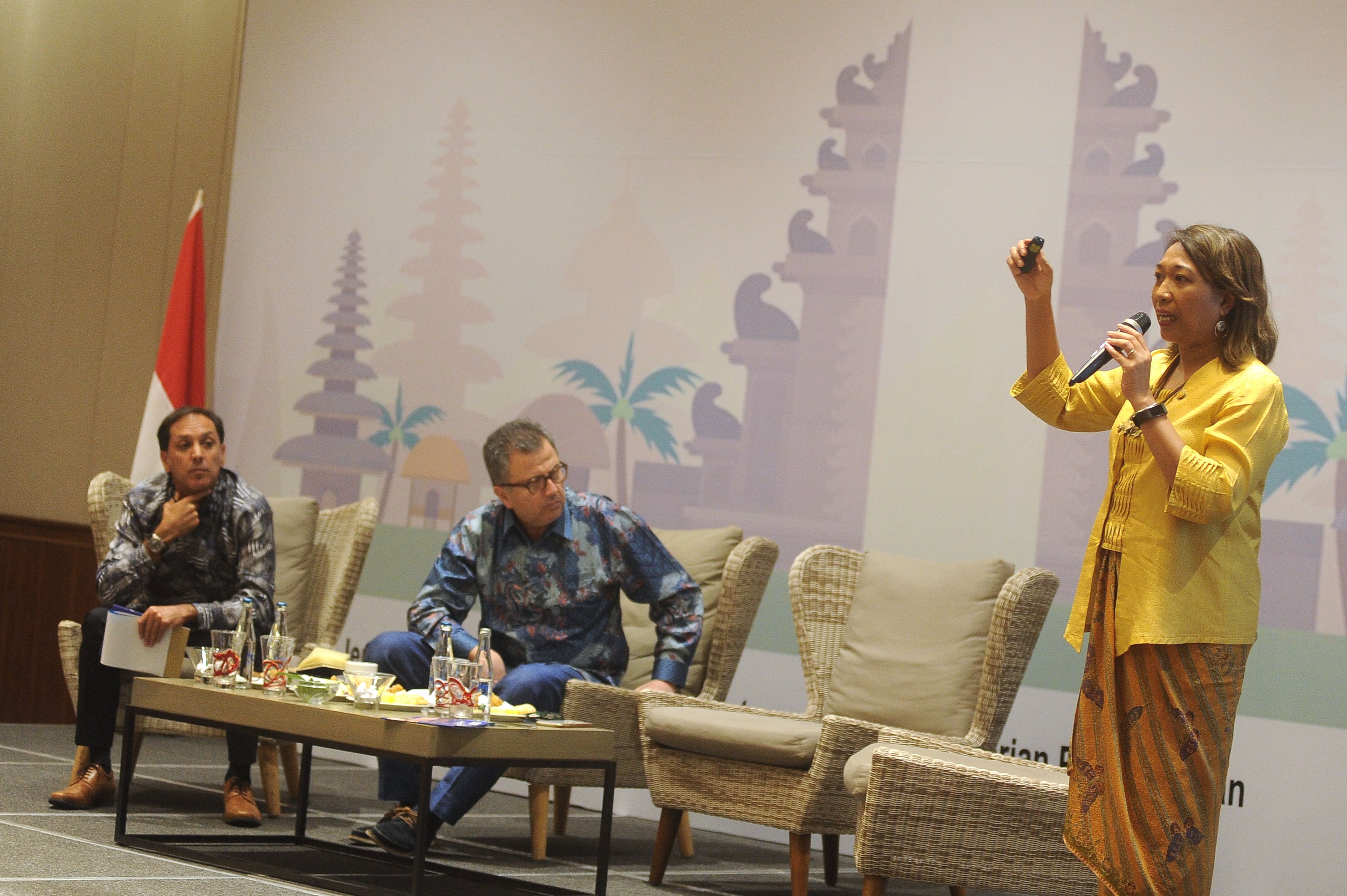 Direktur Perundingan Bilateral Kementerian Perdagangan Ni Made Ayu Marthini (kanan)