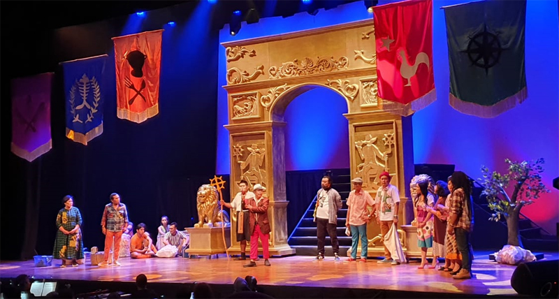 Pertunjungan Teater Pemburu Utang.