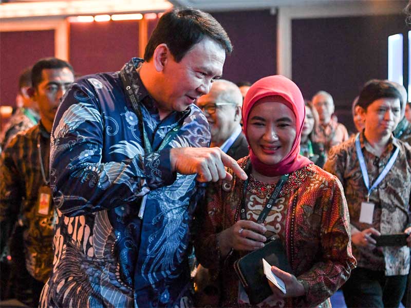 Dirut PT Pertamina (persero) Nicke Widyawati berbincang dengan Komisaris Utama Basuki Tjahaja Purnama 
