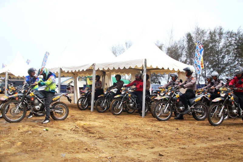 Polres Brebes menggelar latihan keterampilan berkendaaraan bermotor.