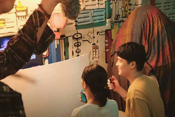 Angga Dwimas Sasongko Sutradarai Music Video Ost Film Eggnoid