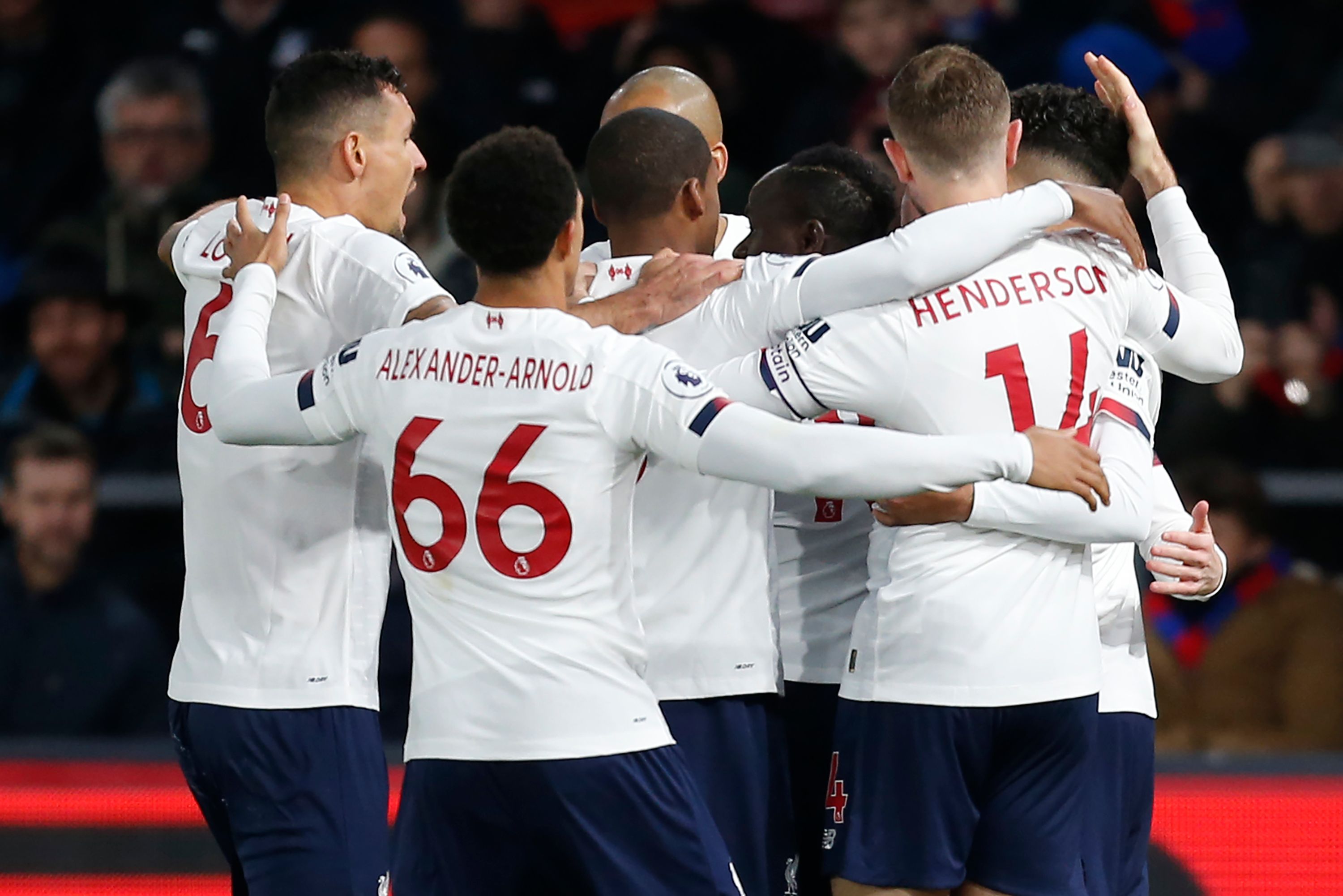 Para pemain Liverpool merayakan gol Sadio Mane ke gawang Crystal Palace dalam laga Liga Primer Inggris