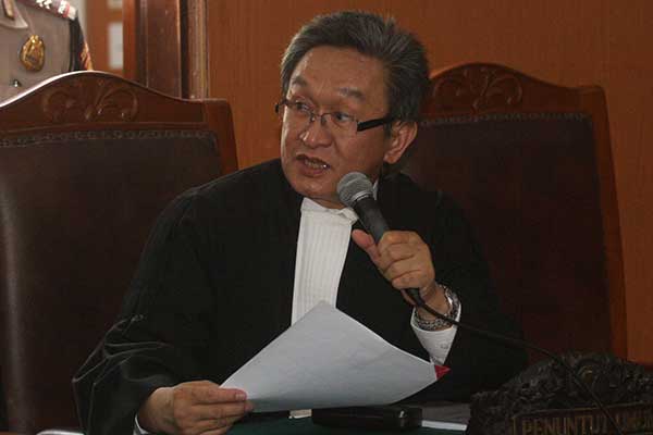 Maqdir Ismail, kuasa hukum Tomy Winata.