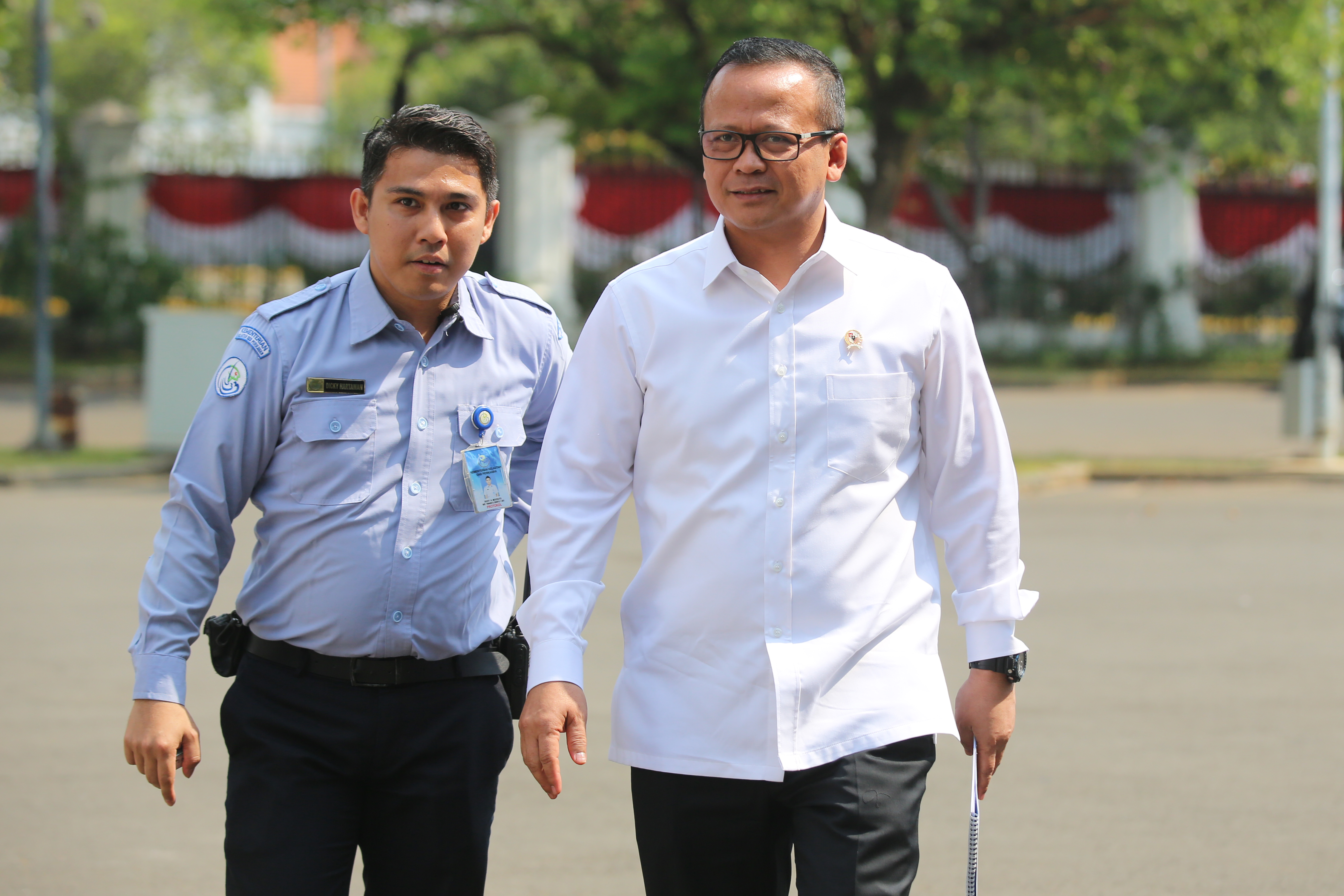 Menteri KKP Edhy Prabowo (kanan)