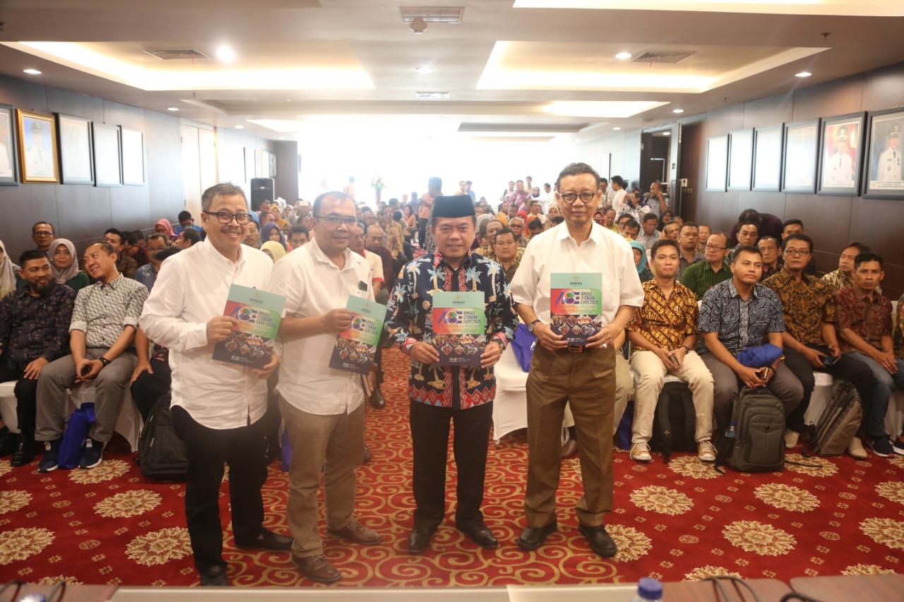 Acara pengumuman Apkasi Otonomi Expo 2020 oleh pengurus Apkasi di Jakarta, Kamis (28/11). 