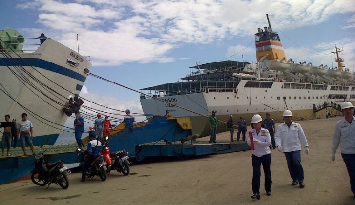 Pelabuhan Semayang dan Kadis Kominfo: Kapal bersandar di Pelabuhan Semayang Balikpapan  Kepala Dinas Kominfo Balikpapan Sutadi