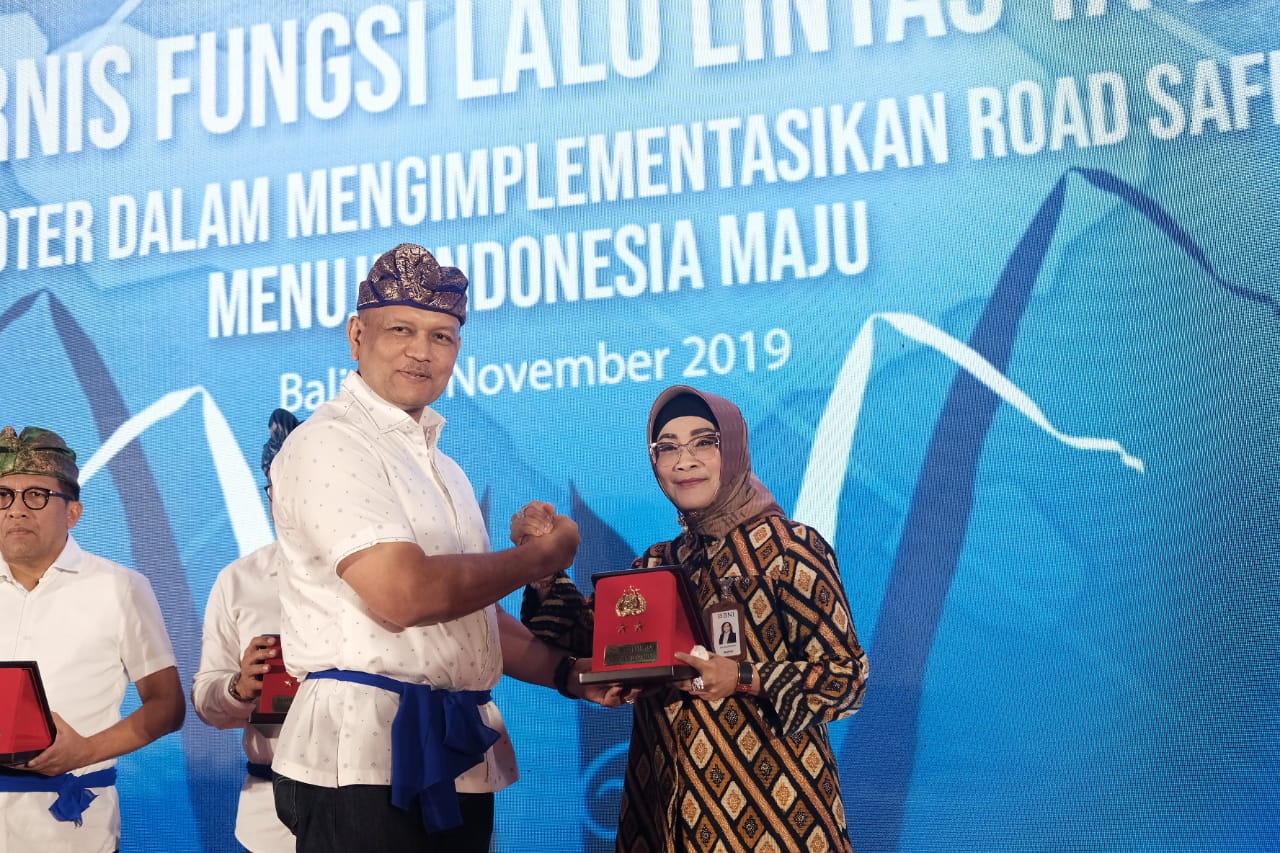  Peluncuran Registrasi Online Nomor Registrasi Kendaraan Bermotor (NRKB) Pilihan Nasional (Ropilnas) di  di Kuta, Bali, Rabu (6/11) malam..