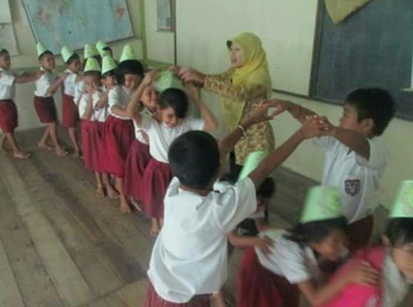 Wanti Sila Sakti, Guru di SDN 34 Borang Kabupaten Sanggau, Kapuas, Kalimantan Barat.  