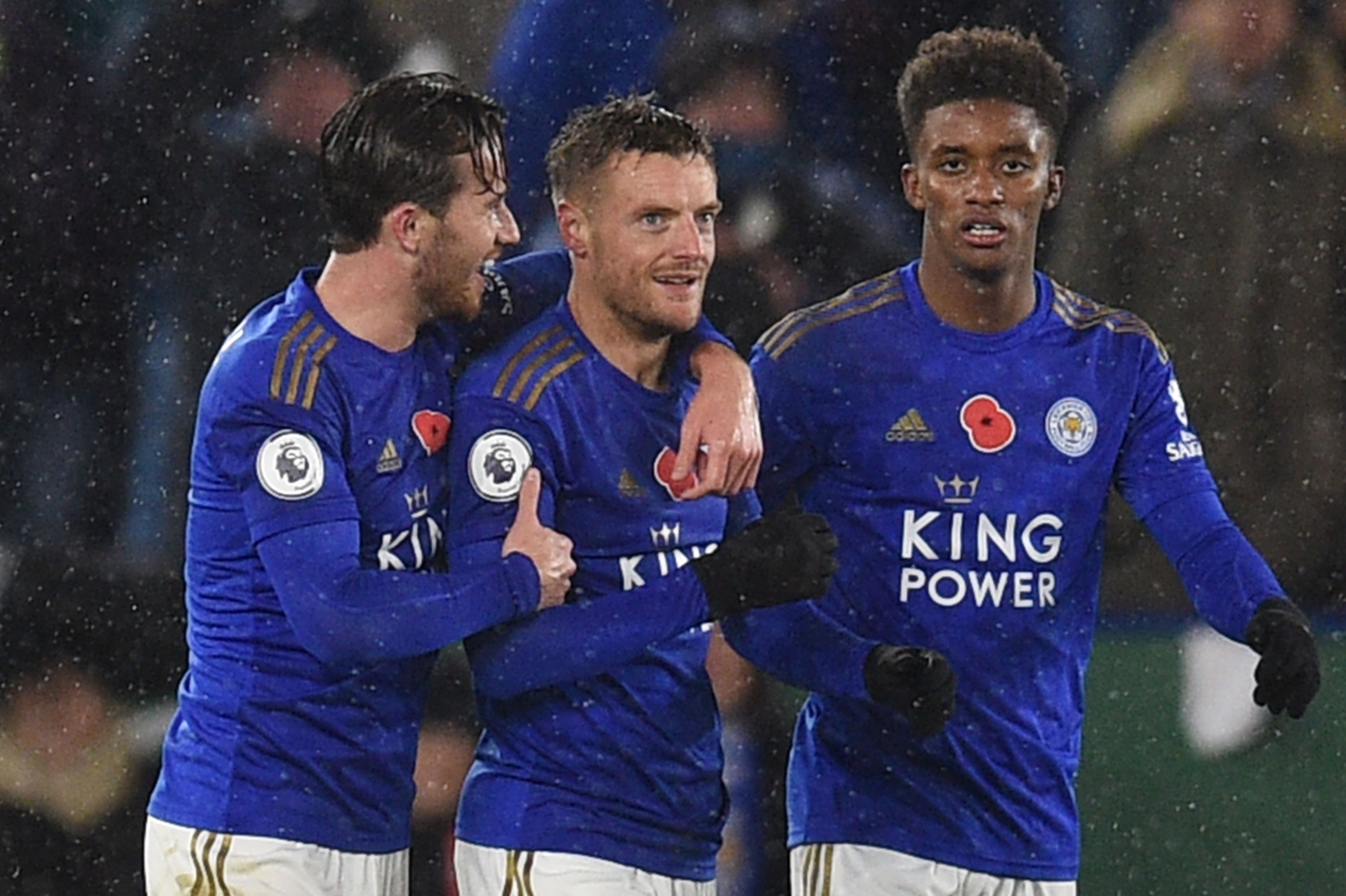 Penyerang Leicester City Jamie Vardy (tengah) melakukan selebrasi usai mencetak gol ke gawang Arsenal