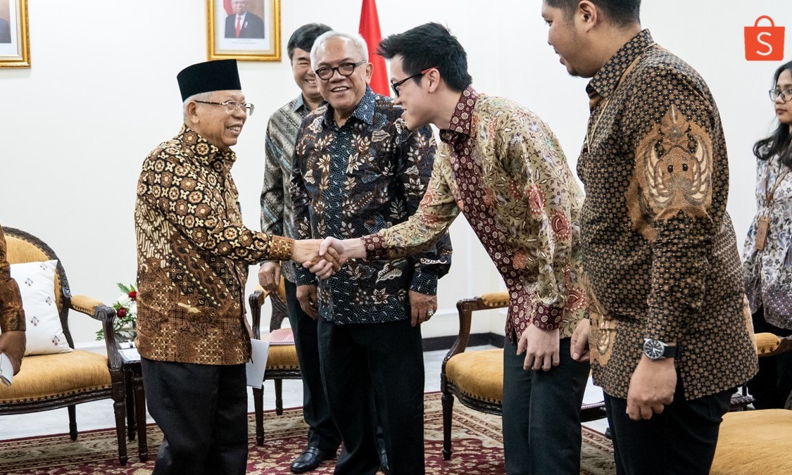 Wakil Presiden (Wapres) Prof. Dr. KH. Ma’ruf Amin menerima perwakilan perusahaan e-commerce Shopee.