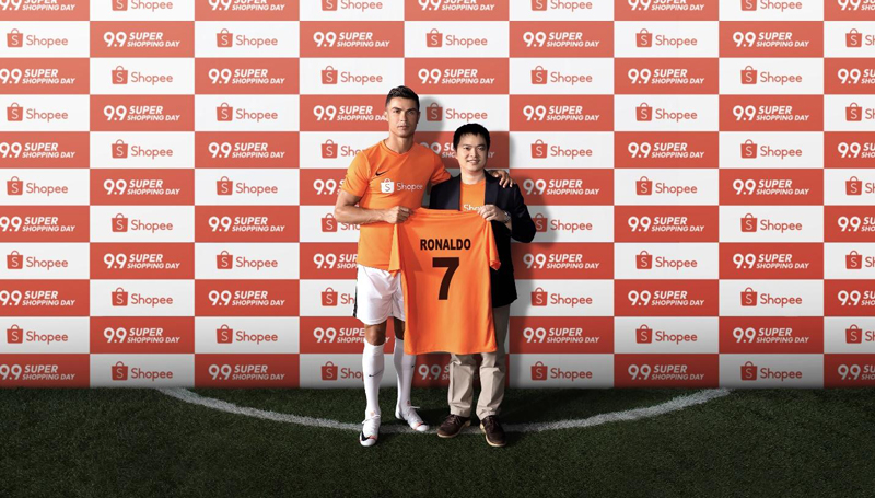 Megabintang sepak bola Portugal Cristiano Ronaldo resmi menjadi brand ambassador Shopee.