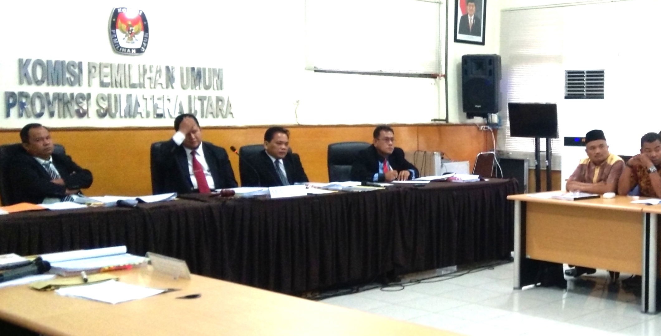 KPU Medan menerima empat pendaftar perseorangan calon Wali Kota Medan untuk maju dalam Pilkada 2020. 