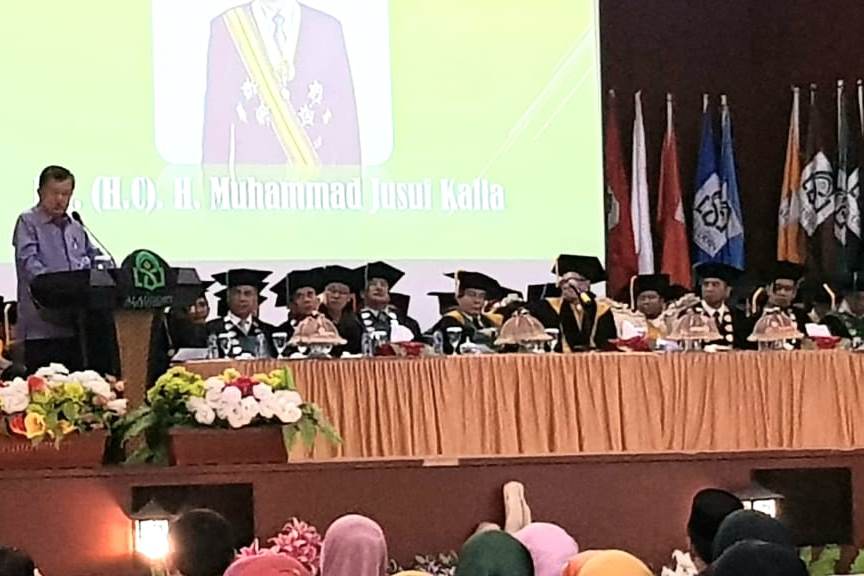 Mantan Wapres Jusuf Kalla saat berorasi ilmiah di Dies Natalis Universitas Islam Negeri (UIN) Alauddin Makassar, Rabu (13/11).