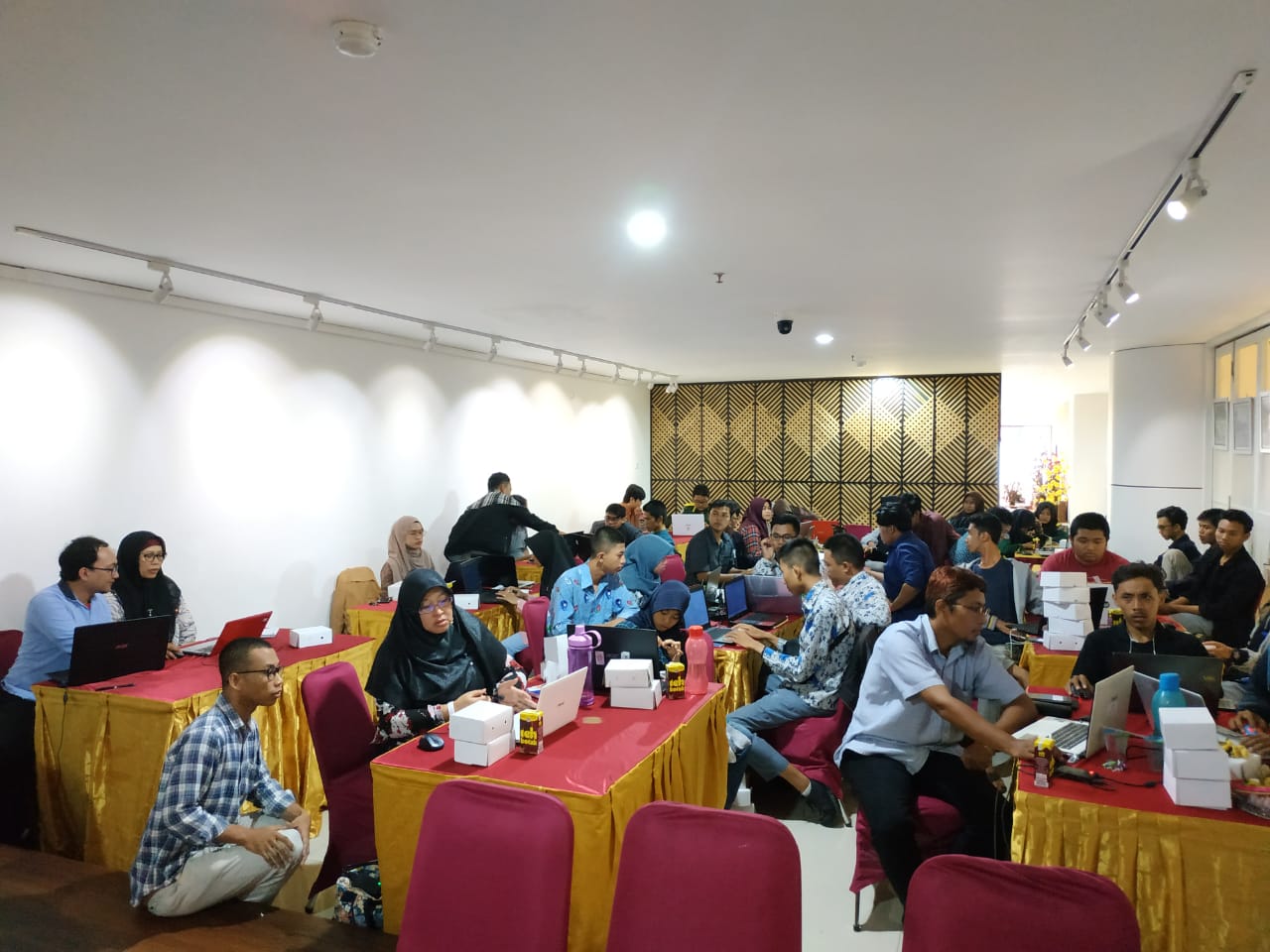 Para peserta Workshop Intensif Digital Innovation Lounge (DILo) di Balikpapan Creative Center, Kalimantan Timur, pada 27-29 November 2019.