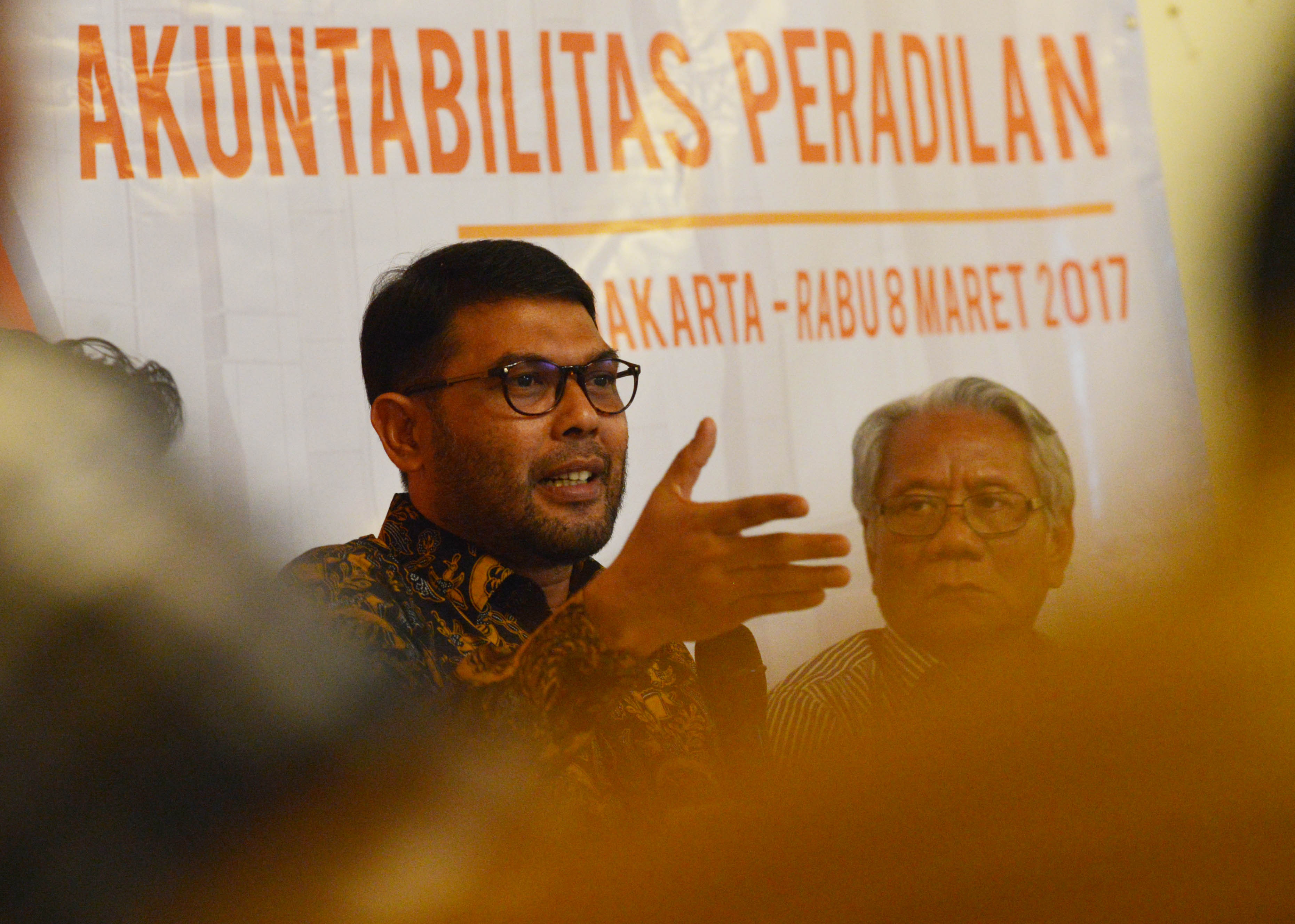 M. Nasir Djamil (kiri)