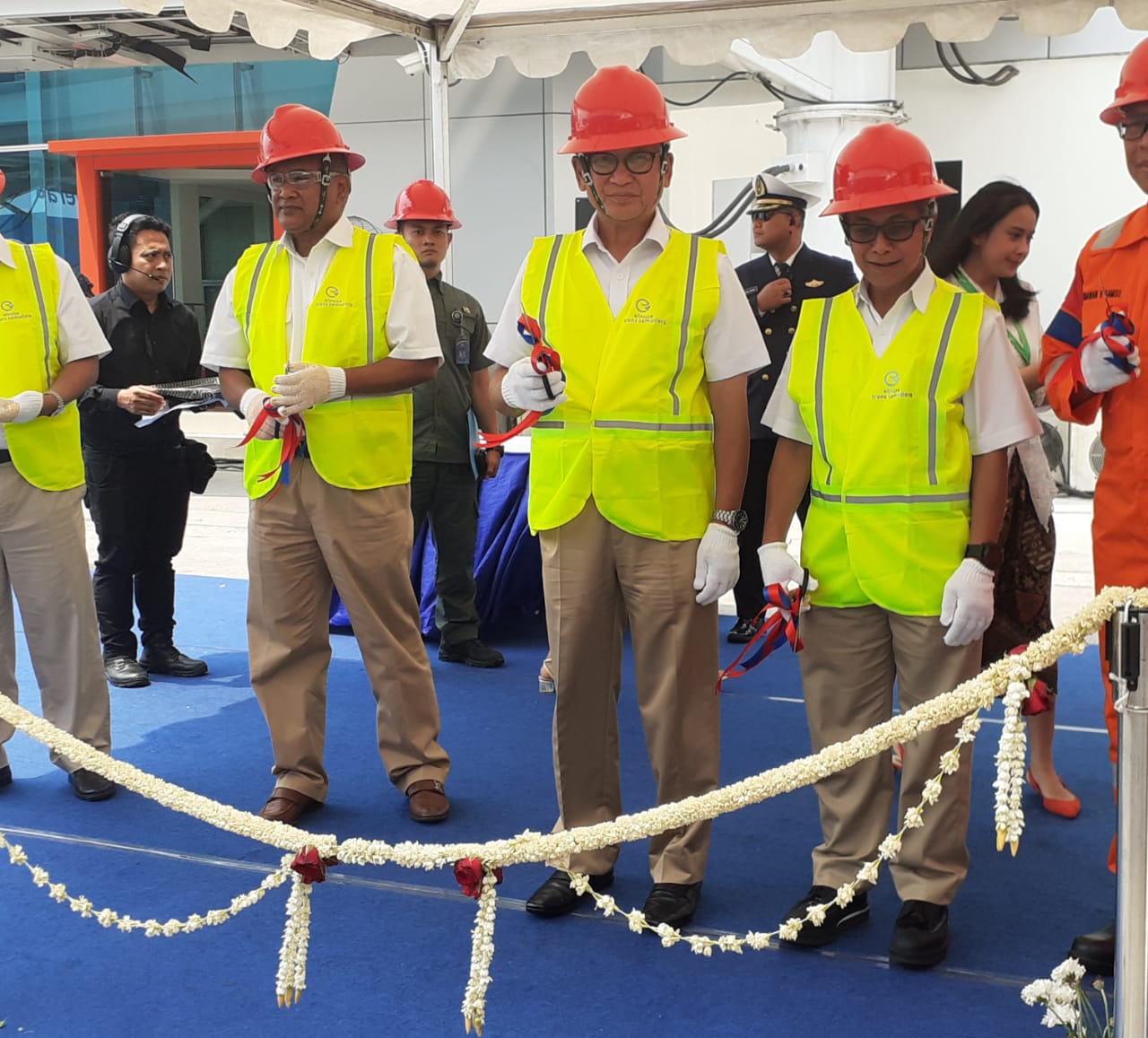 Dir Hulu Pertamina Dharmawan H Samsu (kiri) bersama Menteri ESDM Arifin Tasrif (tengaj) dan Kepala SKK Migas Dwi Soetjipto (kanan)