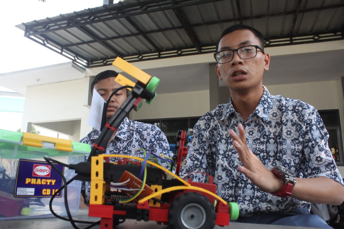 Robot Karya Siswa MAN 2 Tasikmalaya Raih Juara Tingkat Nasional