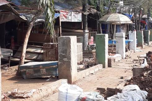 PKL di pasar yang terletak di ringroad Cengkareng, Jakarta Barat