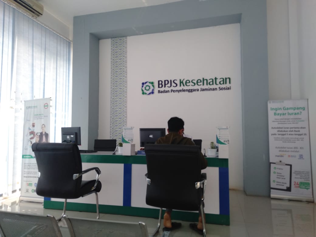 Pemkab Flores Timur menyiasati warga yang belum dijamin BPJS Kesehatan dengan Jaminan Kesehatan Daerah yang menggunakan SKTM. 