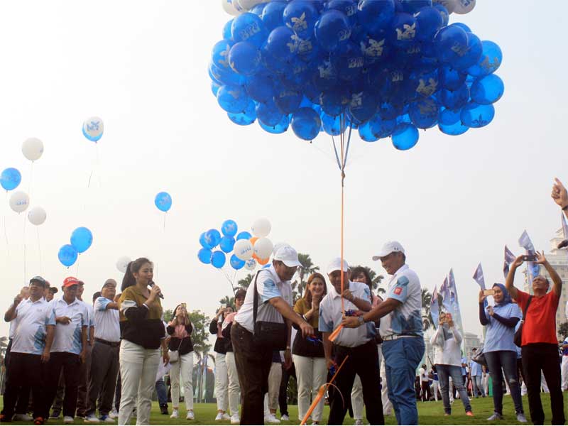 Direktur Utama Bank BRI Sunarso (tengah), bersama Wakil Direktur Utama Bank BRI Catur Budi Harto (kanan), dan Komisaris Bank BRI Hadiyanto.
