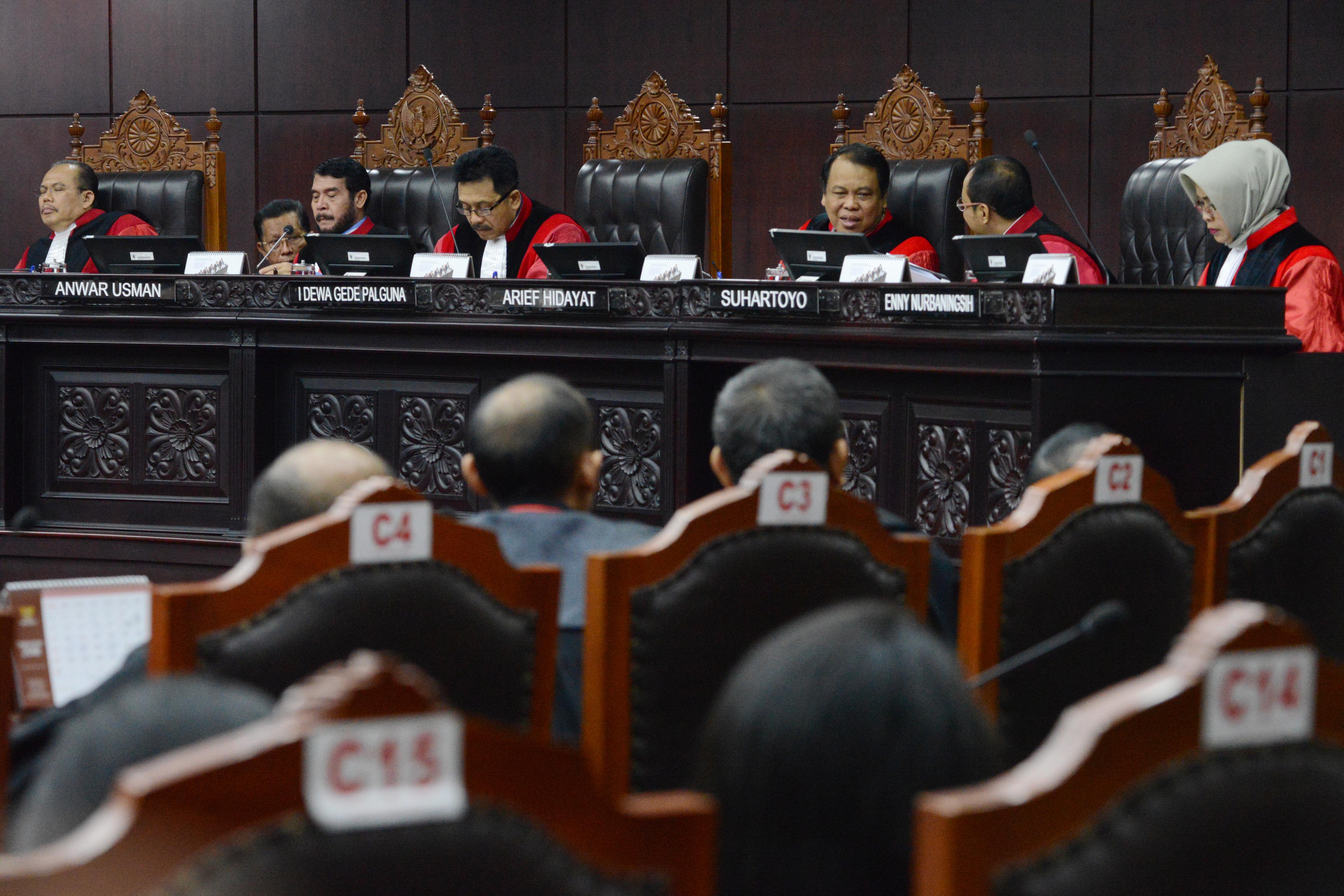 Sidang sengketa Pilkada di Mahkamah Konstitusi. Pada Pilkada 2020 diprediksi ada 8 daerah di Jawa Barat rawan sengketa Pilkada. 