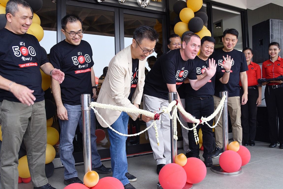 , Pizza Hut, meluncurkan outlet ke-500 yang berlokasi di Golden City, Bekasi Utara.
