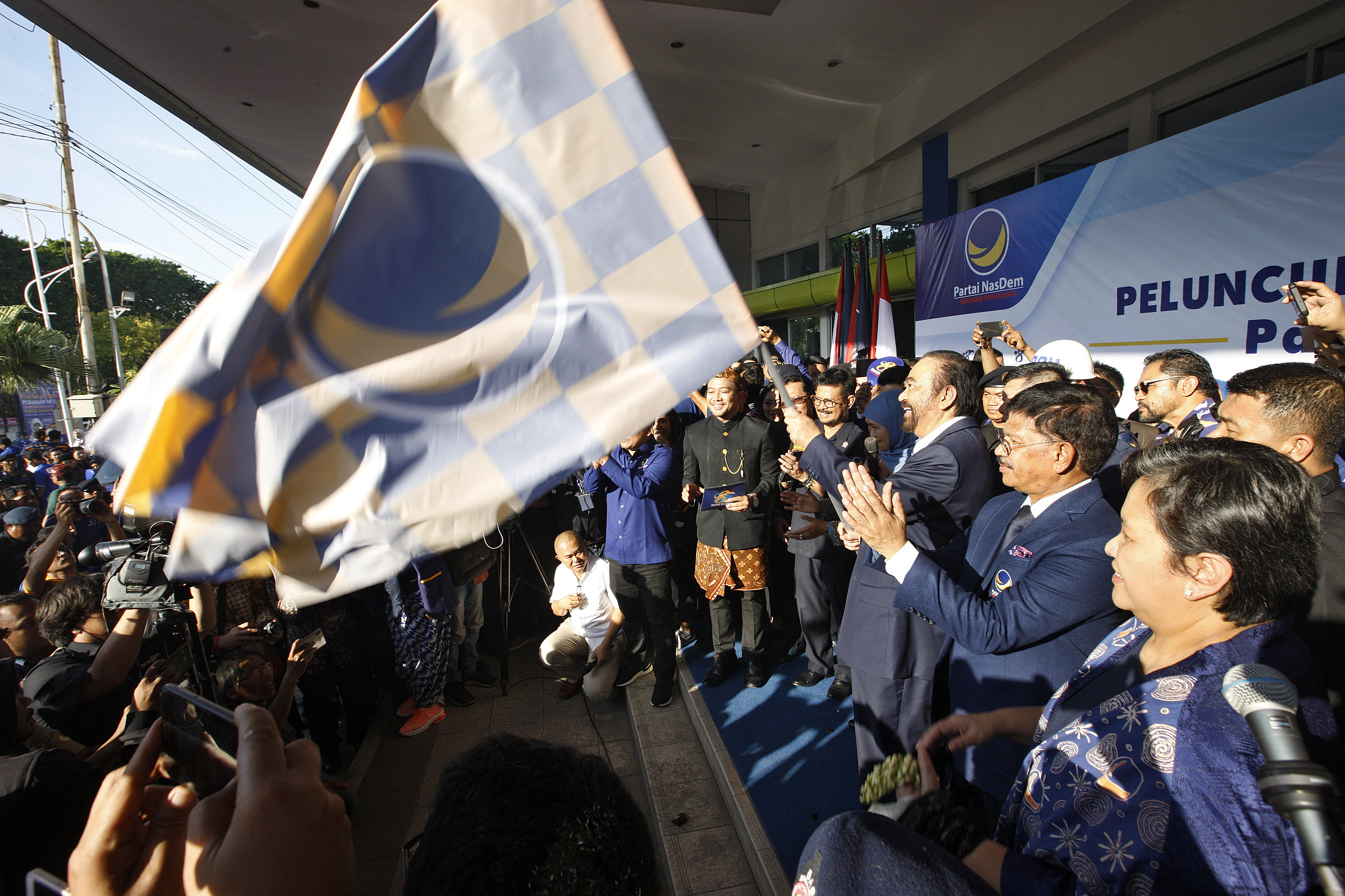 Ketua Umum Partai NasDem Surya Paloh melepas Mobil Siaga NasDem