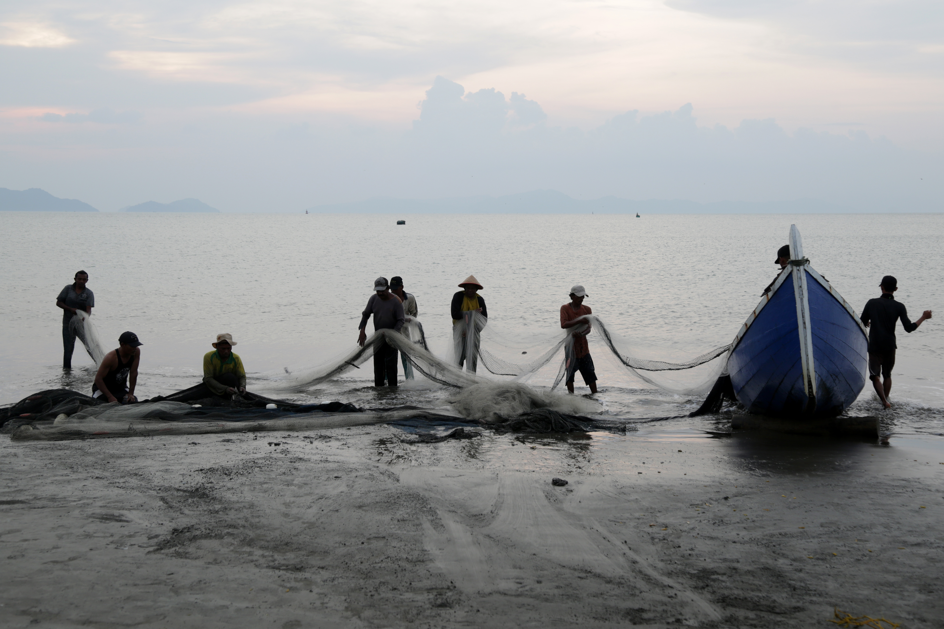 Para nelayan di Pantura Jawa Tengah resah karena masa berlaku izin cantrang akan berakhir pada 31 Desember 2019.