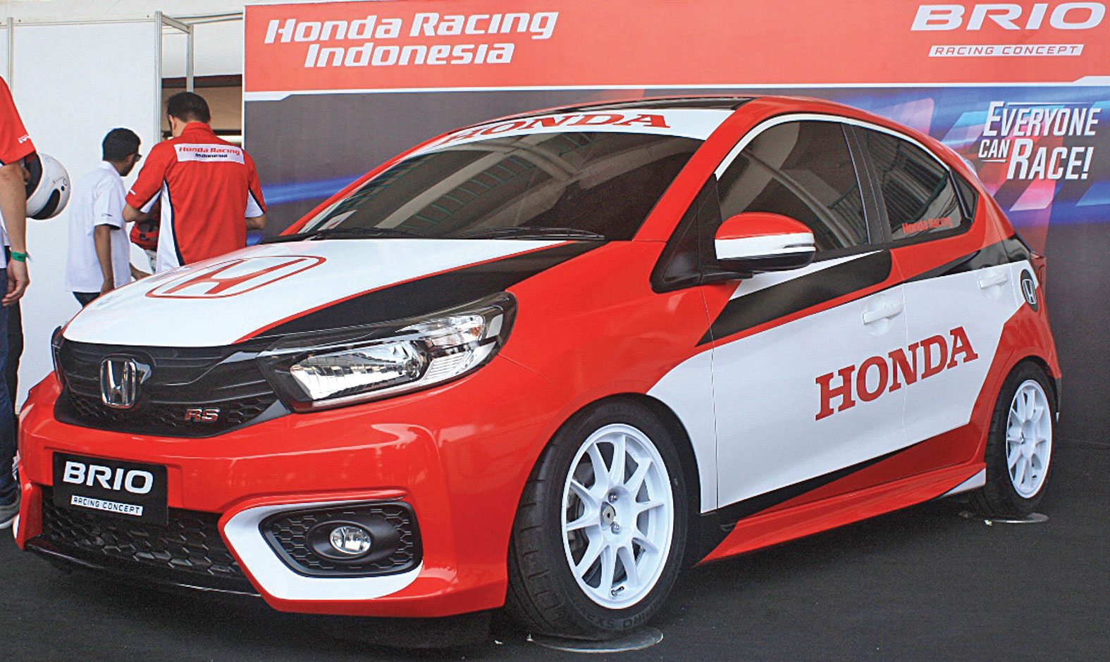 Program Honda Dream Racing Project menargetkan penjualan 15 unit All New Honda Brio