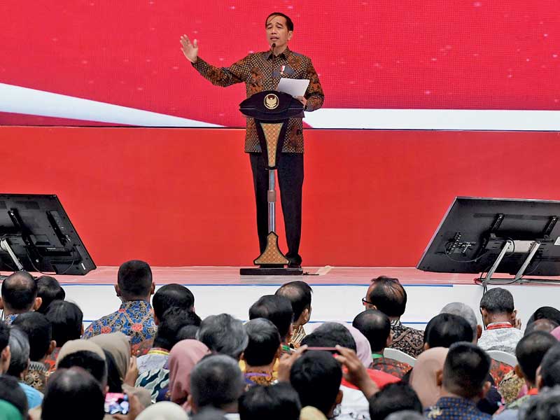 Presiden Joko Widodo memberikan sambutan saat membuka Rapat Koordinasi Nasional (Rakornas) Pengadaan Barang/Jasa Pemerintah Tahun 2019.