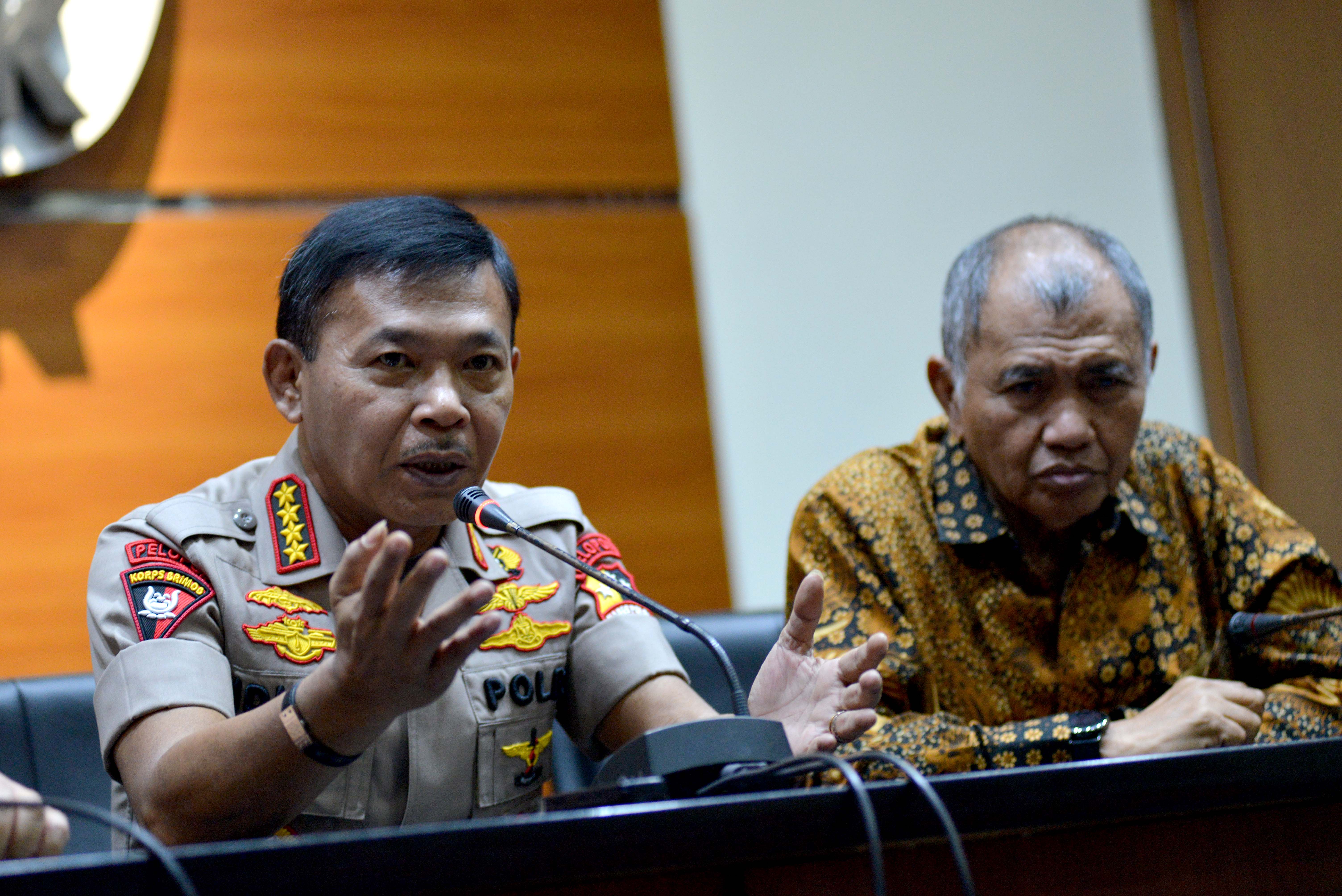 Kapolri Jenderal Pol Idham Azis (kiri) bersama Ketua Komisi Pemberantasan Korupsi (KPK) Agus Raharjo.