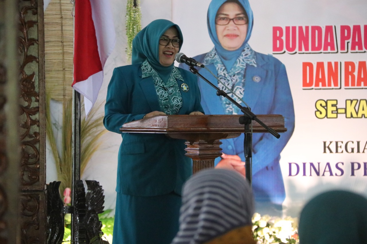 Umi Kulsum Djoko Nugroho  mengukuhkan Bunda PAUD Kabupaten Blora dan mengerahkan mereka untuk menekan stunting hingga 0%.