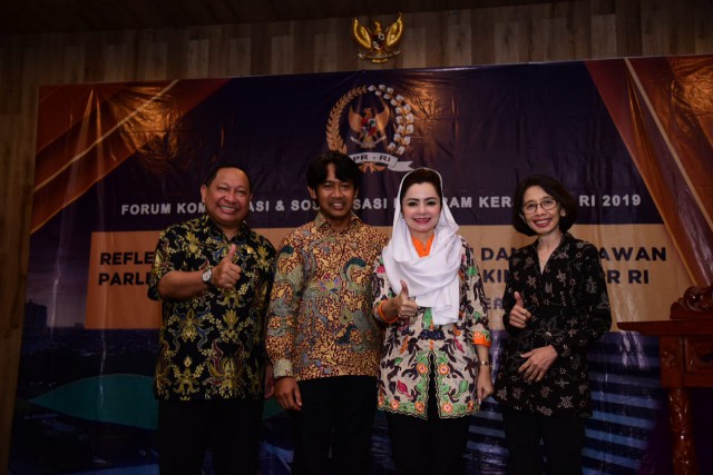 Wakil Ketua BURT DPR RI Novita Wijayanti (kedua dari kanan) bersama Deputi Persidangan Setjen dan BK DPR RI Damayanti (kiri).