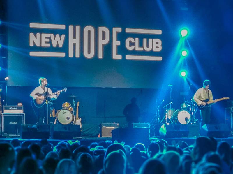 Penampilan band asal Inggris Raya, New Hope Clob di Gudfest 2019.