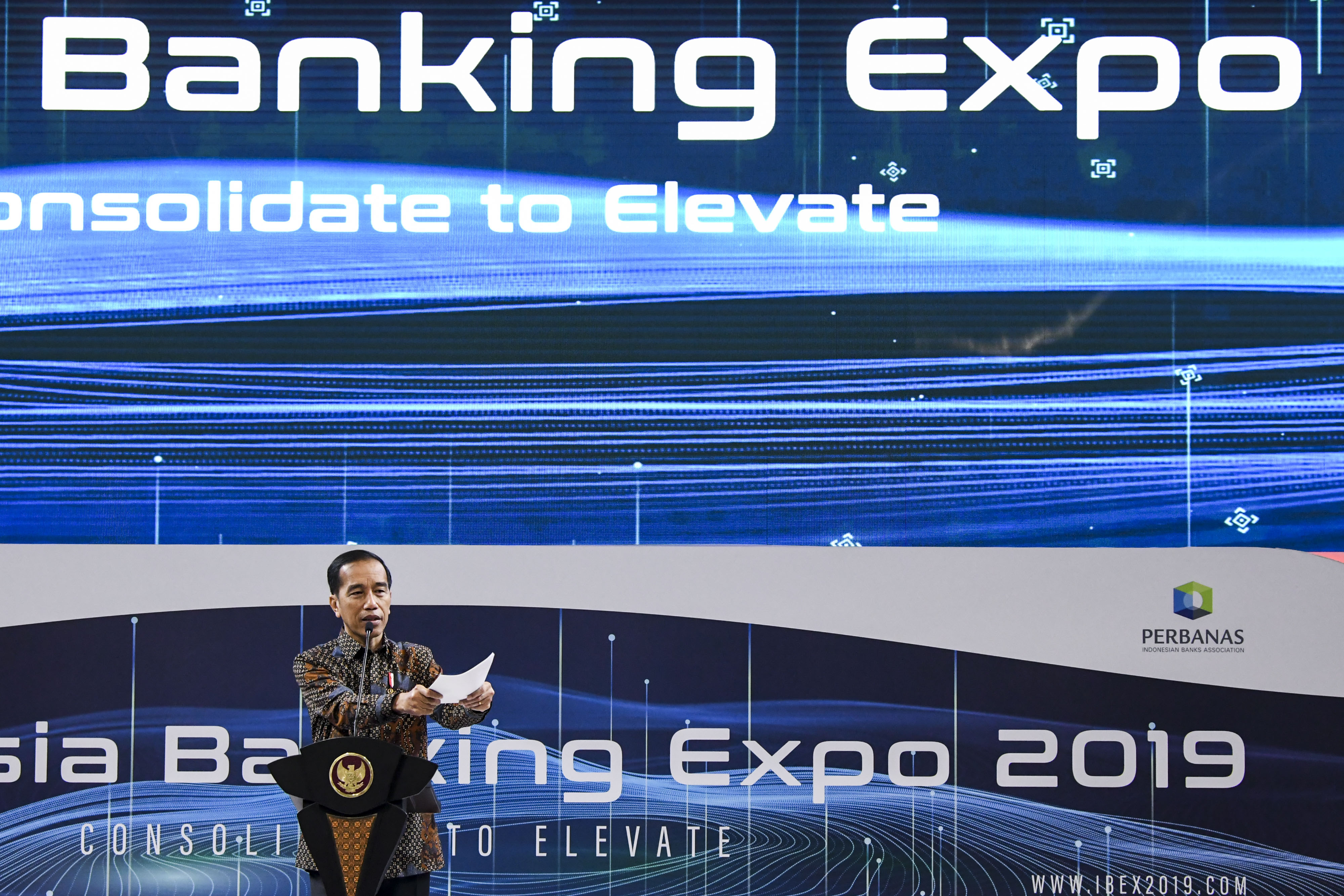 Presiden Joko Widodo memberikan sambutan saat membuka Indonesia Banking Expo 2019 di Jakarta, Rabu (6/11/2019).