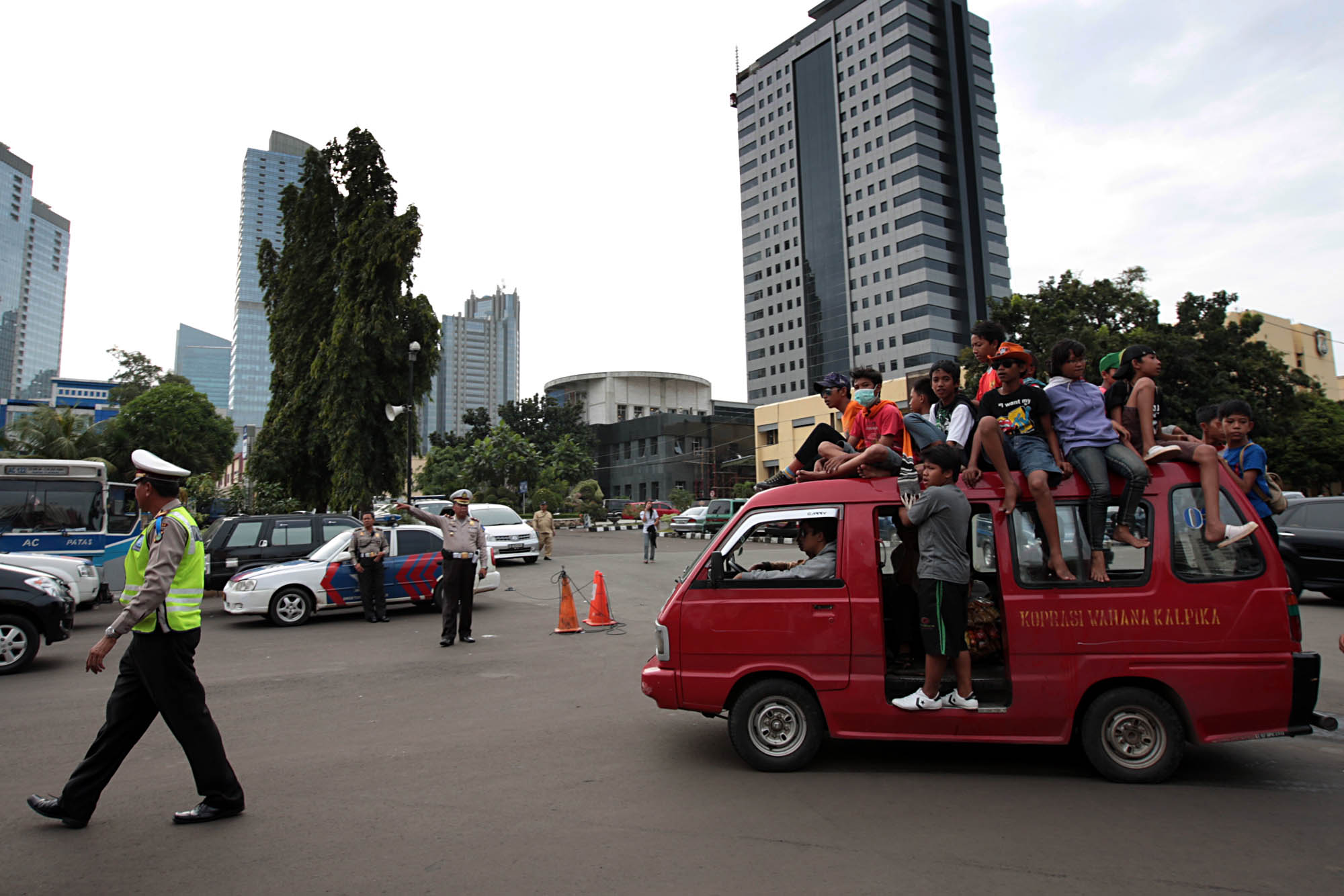  Halaman Polda Metro Jaya, Komdak, Jakarta Selatan