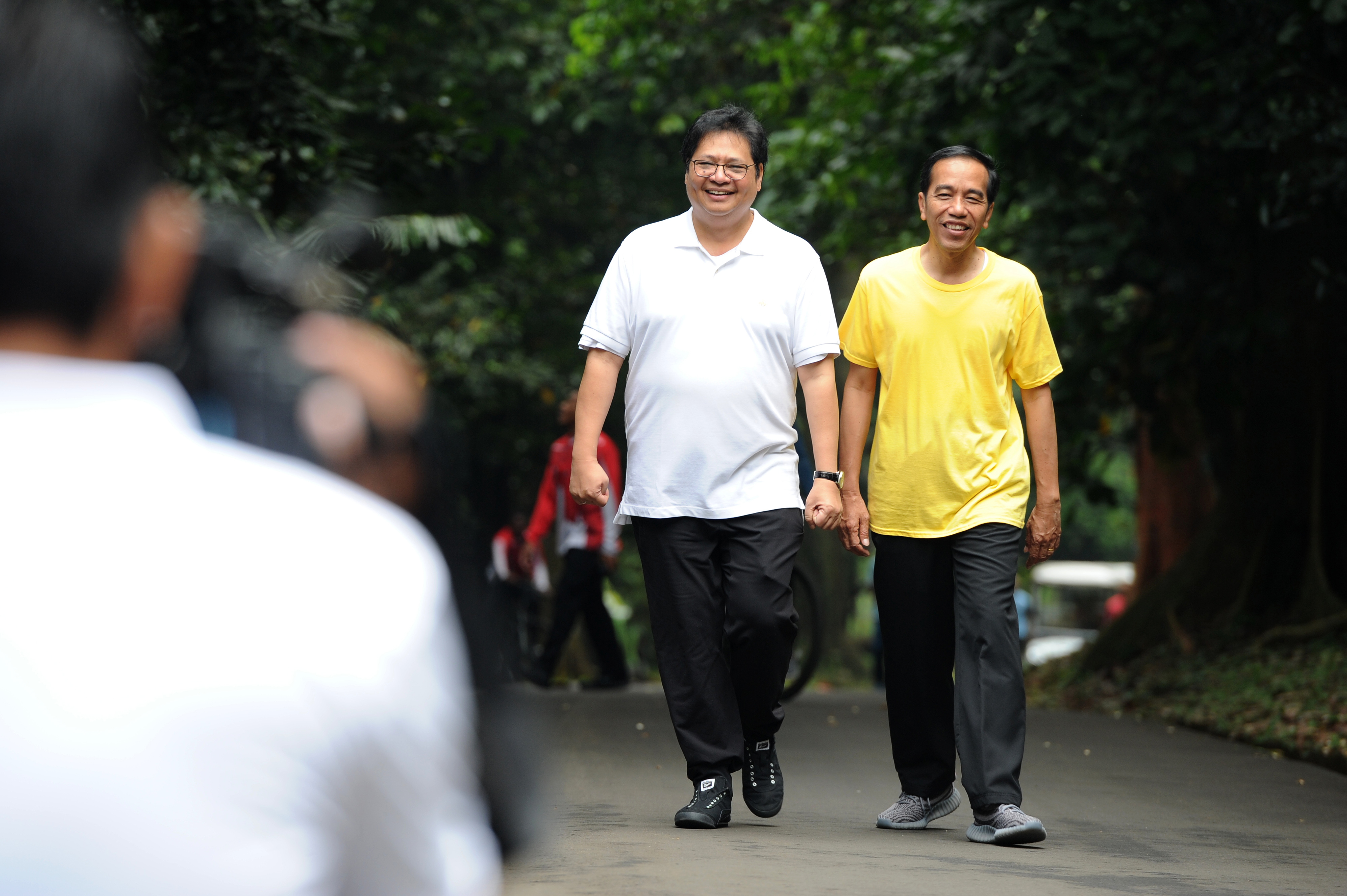 Presiden Joko Widodo dengan Menteri Koordinator Bidang Perekonomian Airlangga Hartarto, Sabtu (24/3/2018).
