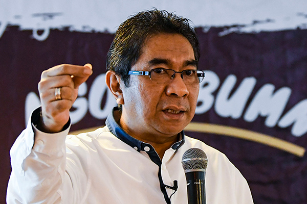 Direktur Utama Pelindo II Elvyn G Masassya 