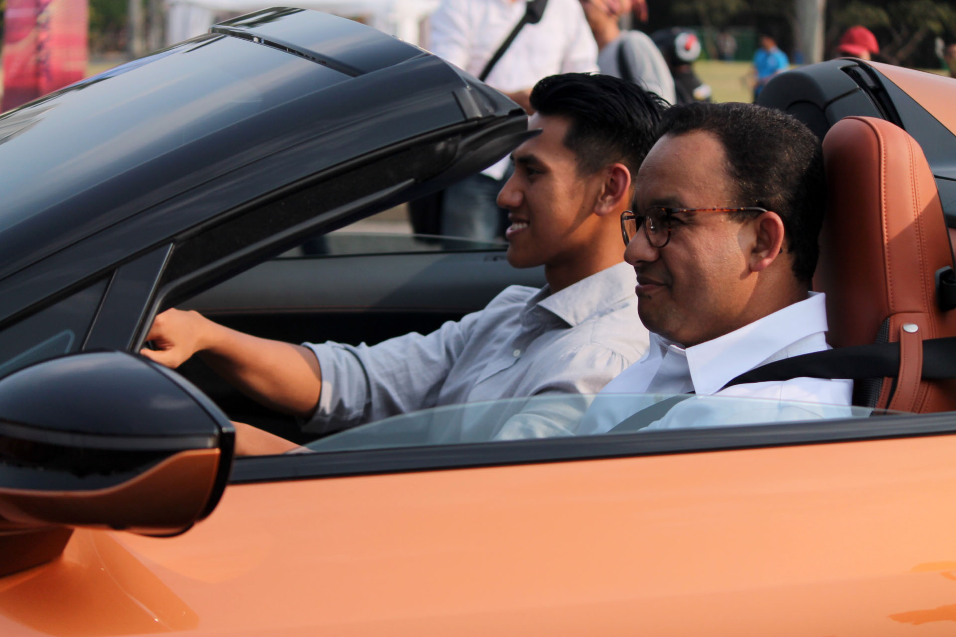 Gubernur DKI Jakarta Anies Baswedan ambil bagian dalam konvoi sosialisasi Formula E di Jakarta