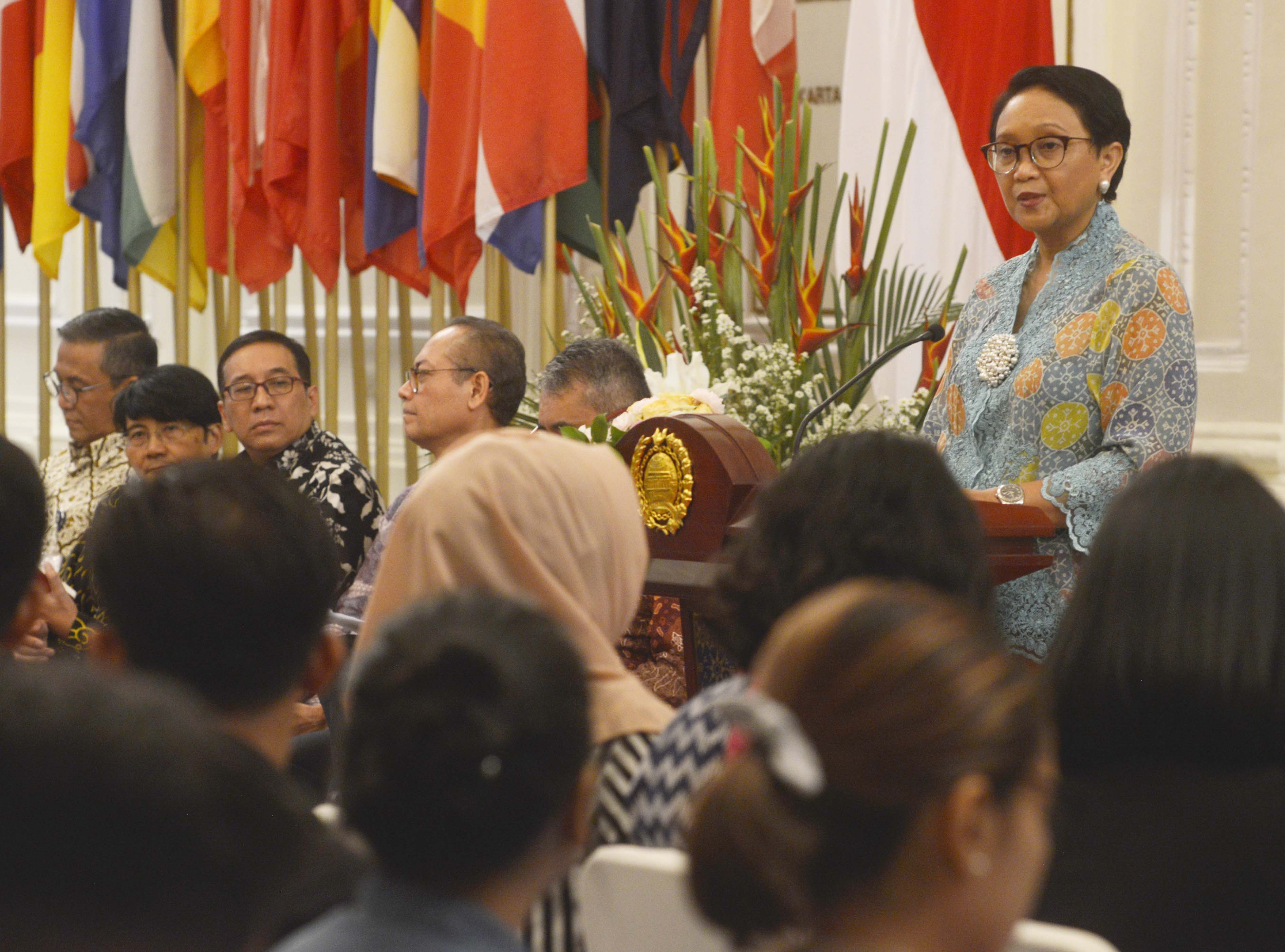 Menlu RI  Retno Marsudi menegaskan hubungan Indonesia dengan Vietnam terjalin erat sejak era Presiden Soekarno. dan Presiden  Ho Chi Minh.