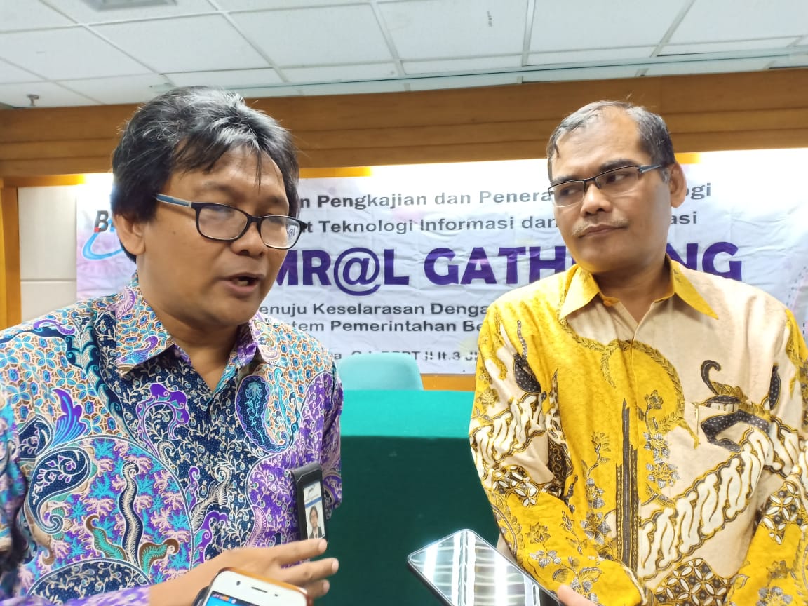 Direktur Pusat Teknologi Informasi dan Komunikas BPPT, Michael A Purwoadi dan Kepala Bappeda Pemprov Banten Muhtarom