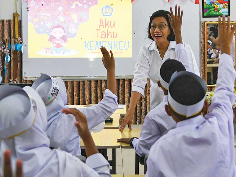 Menteri Keuangan Sri Mulyani menyampaikan materi di sela-sela program Kemenkeu Mengajar di SDN Kenari 1, Jakarta, kemarin.