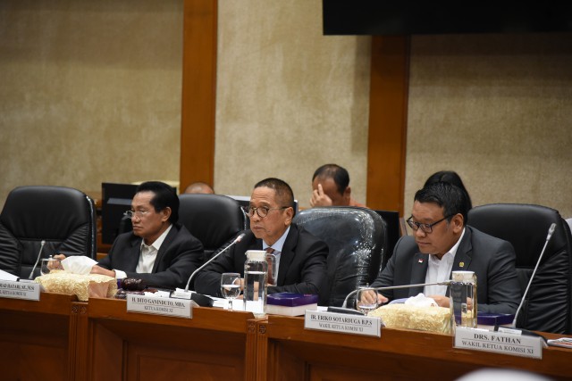 Komisi XI DPR menggelar Rapat Kerja (raker) perdana dengan Menteri Keuangan Sri Mulyani Indrawati.
