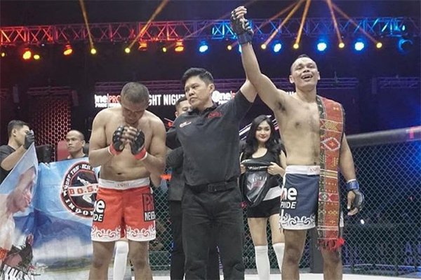 Natalex Munster (kanan) akan menghadapi Agung Maulana dalam contender fight One Pride FN 34, Sabtu (16/11)