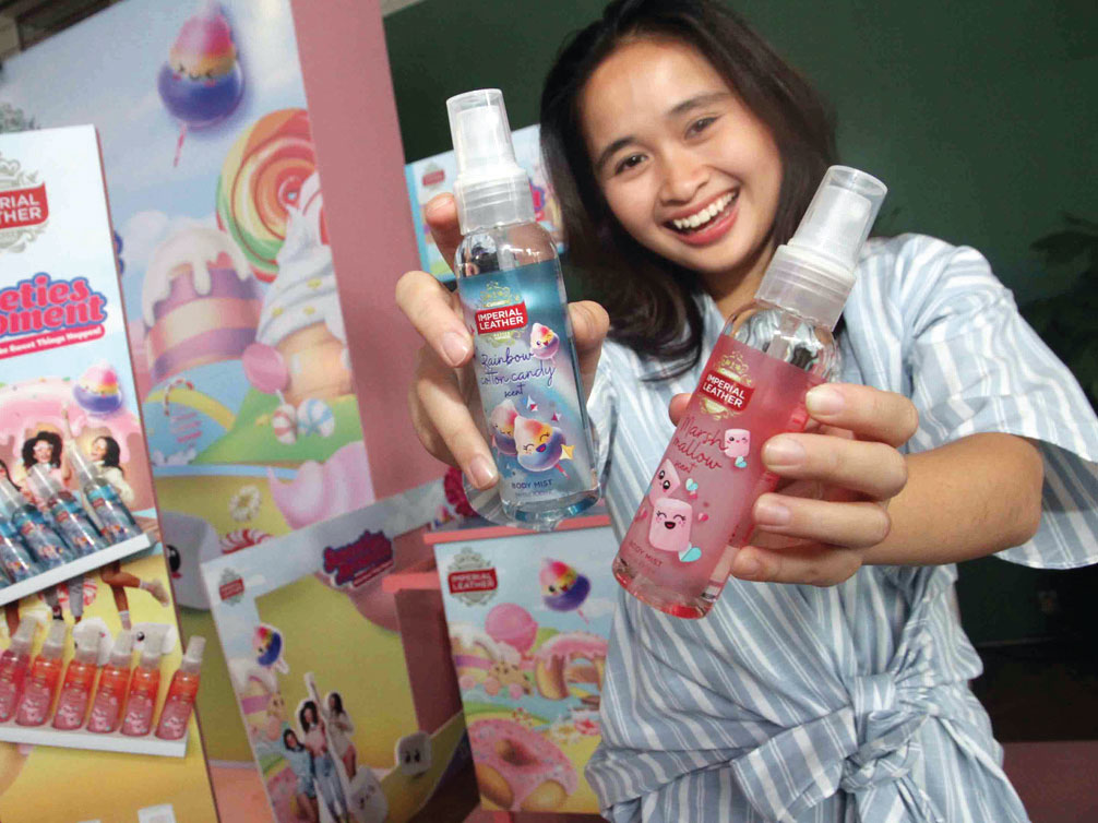 body mist Sweet Treats Collection dengan dua varian, yakni marshmallow dan rainbow cotton candy.
