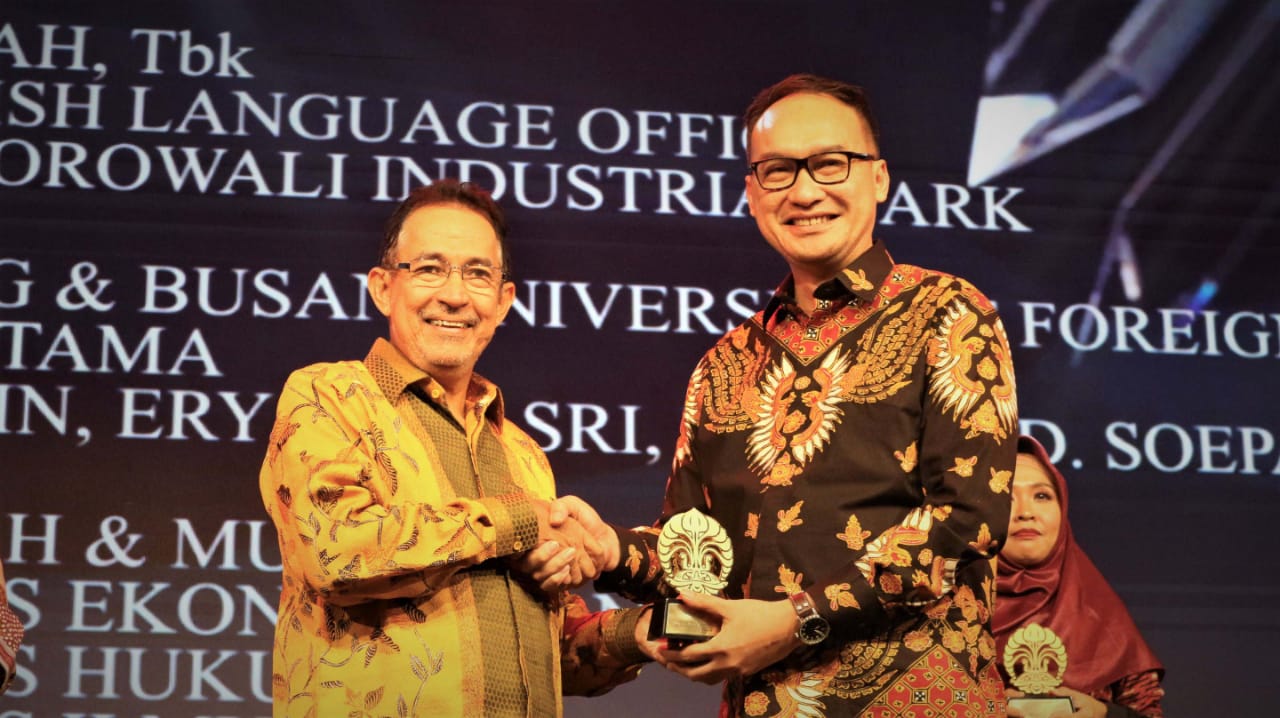 Penghargaan UI Award untuk Esri Indonesia
